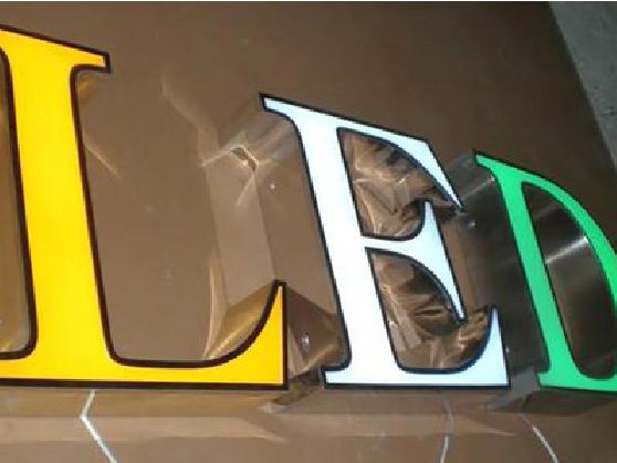 天峨介绍LED招牌的基础知识。