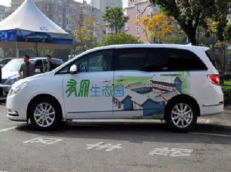 天峨户外车贴喷绘如何保持效果?