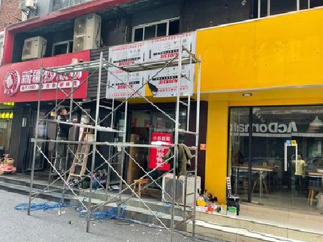 天峨制作广告招牌如何避免它发黄？